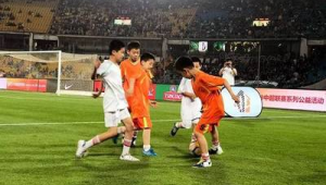 足球职业联赛过人难吗?赛场突破背后的挑战与技巧解析