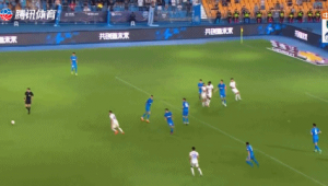 足球进球时是否举旗?规则细节与判定标准深度解析