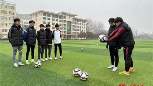 踢足球时脚掌能否碰到球？这一问题你了解吗