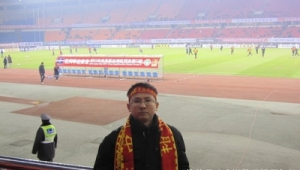 何胜0423是足球教练吗