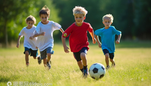 踢足球的男生，在球场上挥洒汗水，他们的直接你懂几分？