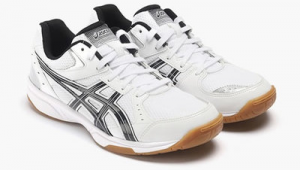 乒乓球鞋能踢足球吗