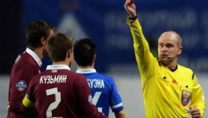 足球裁判判罚仅靠红黄牌？背后规则你了解多少