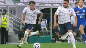 足球规则演变：从哪一年起飞铲不再被允许？