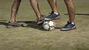 踢足球会把腿踢粗吗？真相可能和你想的不一样