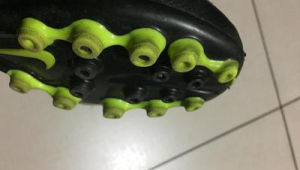 哪双足球鞋贵一些呢?价格背后的足球鞋价值探秘